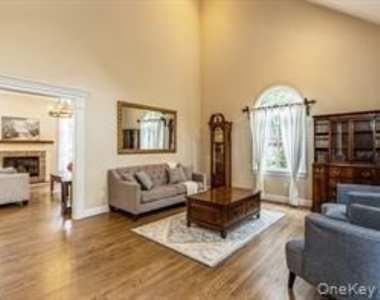 24 Bridle Path - Photo Thumbnail 8