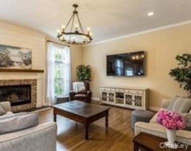 24 Bridle Path - Photo Thumbnail 7