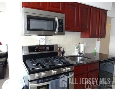 312 Edison Glen Terrace - Photo Thumbnail 4
