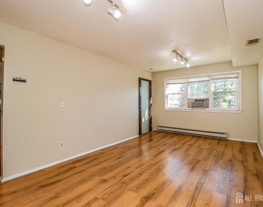 312 Edison Glen Terrace - Photo Thumbnail 2