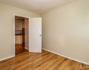 312 Edison Glen Terrace - Photo Thumbnail 1