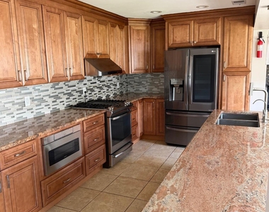 120 W Warren Street - Photo Thumbnail 1