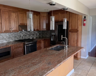 120 W Warren Street - Photo Thumbnail 4