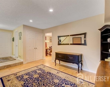 17 Ashford Drive - Photo Thumbnail 3