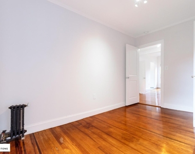 86 Carroll Street - Photo Thumbnail 7