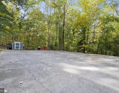 1005 Lower Clubhouse Drive - Photo Thumbnail 6