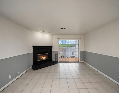 102 Picadilly Lane - Photo Thumbnail 2