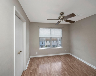 102 Picadilly Lane - Photo Thumbnail 13