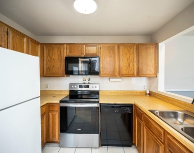 102 Picadilly Lane - Photo Thumbnail 7
