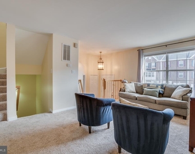 206 Dundee Place - Photo Thumbnail 3