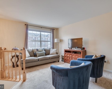 206 Dundee Place - Photo Thumbnail 2