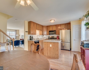 206 Dundee Place - Photo Thumbnail 10