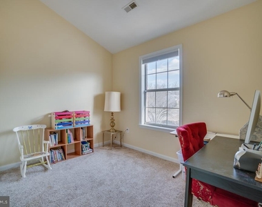 206 Dundee Place - Photo Thumbnail 18