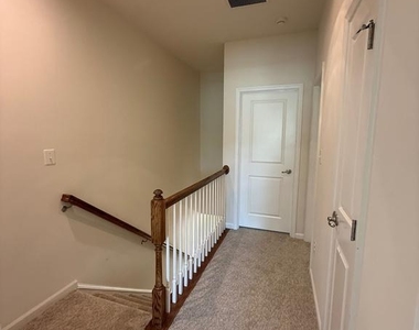 123 Streamview Drive - Photo Thumbnail 11