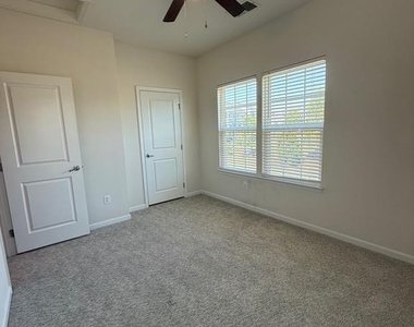 123 Streamview Drive - Photo Thumbnail 14