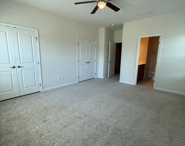 123 Streamview Drive - Photo Thumbnail 10
