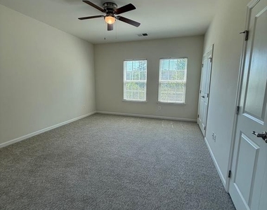 123 Streamview Drive - Photo Thumbnail 9