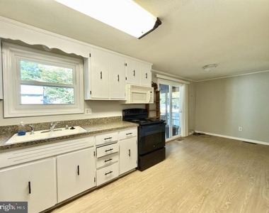 6806 Bob White Lane - Photo Thumbnail 5