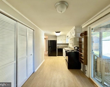 6806 Bob White Lane - Photo Thumbnail 6