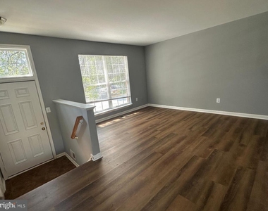 10918 Pope Street - Photo Thumbnail 2
