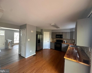 10918 Pope Street - Photo Thumbnail 5