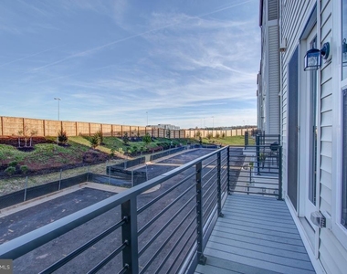 14596 Lakestone Drive - Photo Thumbnail 10