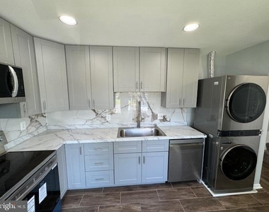 2171 Oram Place - Photo Thumbnail 4