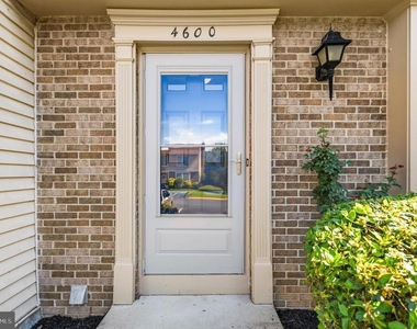 4600 Brentleigh Court - Photo Thumbnail 3