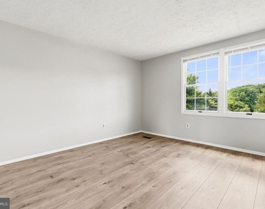 4600 Brentleigh Court - Photo Thumbnail 18