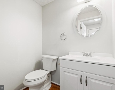 4600 Brentleigh Court - Photo Thumbnail 7
