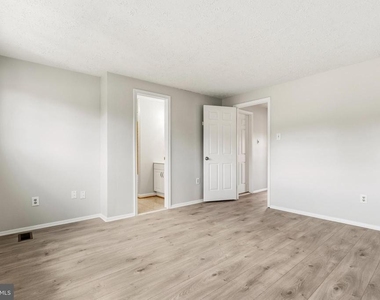 4600 Brentleigh Court - Photo Thumbnail 23