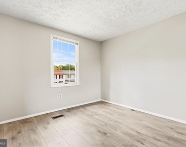 4600 Brentleigh Court - Photo Thumbnail 16