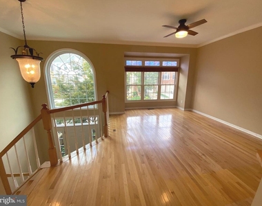 6623 Frost Lake Lane - Photo Thumbnail 4
