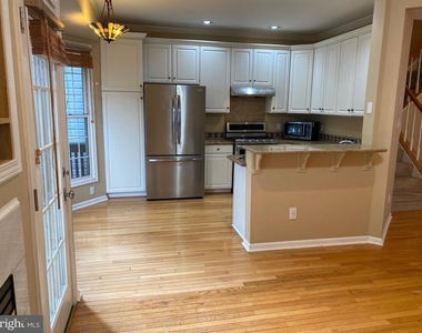 6623 Frost Lake Lane - Photo Thumbnail 11