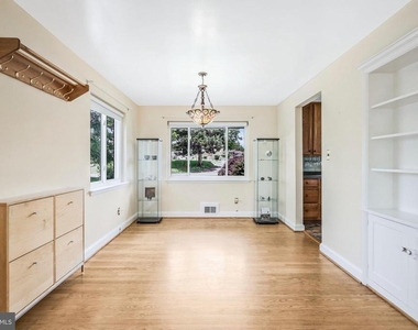 7030 Donna Circle - Photo Thumbnail 8