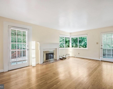 7030 Donna Circle - Photo Thumbnail 2