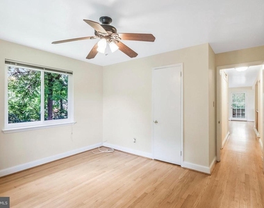 7030 Donna Circle - Photo Thumbnail 12
