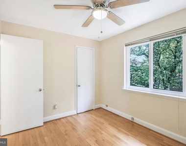 7030 Donna Circle - Photo Thumbnail 14