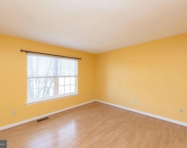 304 Chatham Square - Photo Thumbnail 12