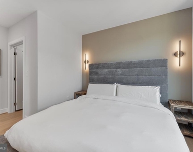 635 Slaters Lane - Photo Thumbnail 9