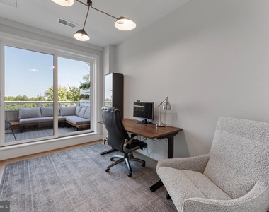 635 Slaters Lane - Photo Thumbnail 13