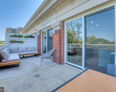 635 Slaters Lane - Photo Thumbnail 18
