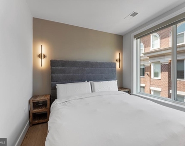 635 Slaters Lane - Photo Thumbnail 10