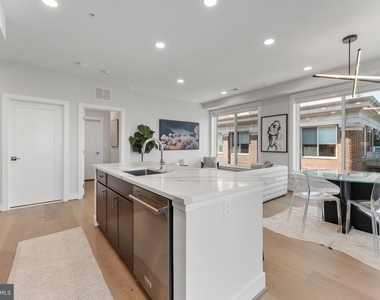 635 Slaters Lane - Photo Thumbnail 5