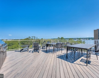 635 Slaters Lane - Photo Thumbnail 21