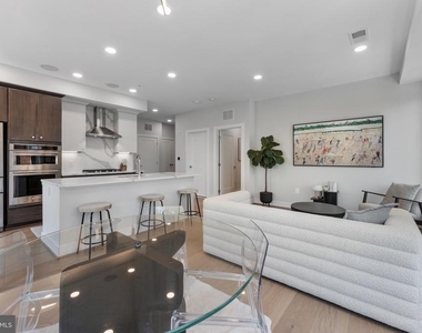 635 Slaters Lane - Photo Thumbnail 4