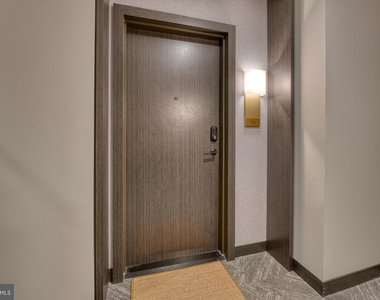 635 Slaters Lane - Photo Thumbnail 20