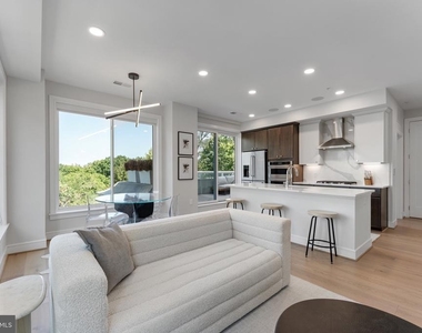 635 Slaters Lane - Photo Thumbnail 1