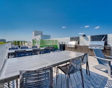 635 Slaters Lane - Photo Thumbnail 25