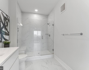 635 Slaters Lane - Photo Thumbnail 15